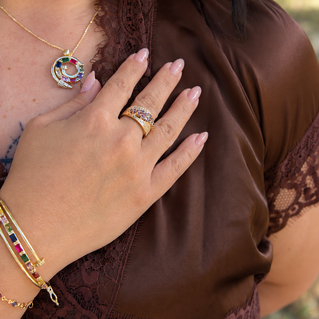 Add color and sparkle to your jewelry collection with the Encanto Ring by Alennya. Featuring curved rows of shimmering stones in a gold-tone setting, this statement ring is available in Violeta and Multicolor. A colorful, feminine piece designed for everyday styling or a standout finishing touch.